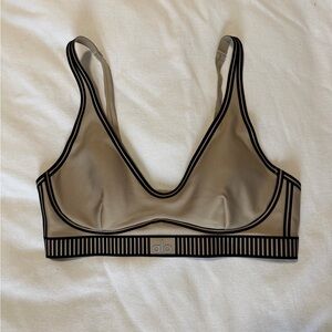 ALO Yoga beige Sports Bra with Black Trum